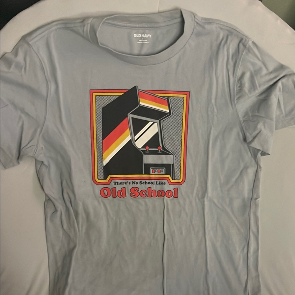 #141- Old Navy Light Gray Graphic T-Shirt for Men